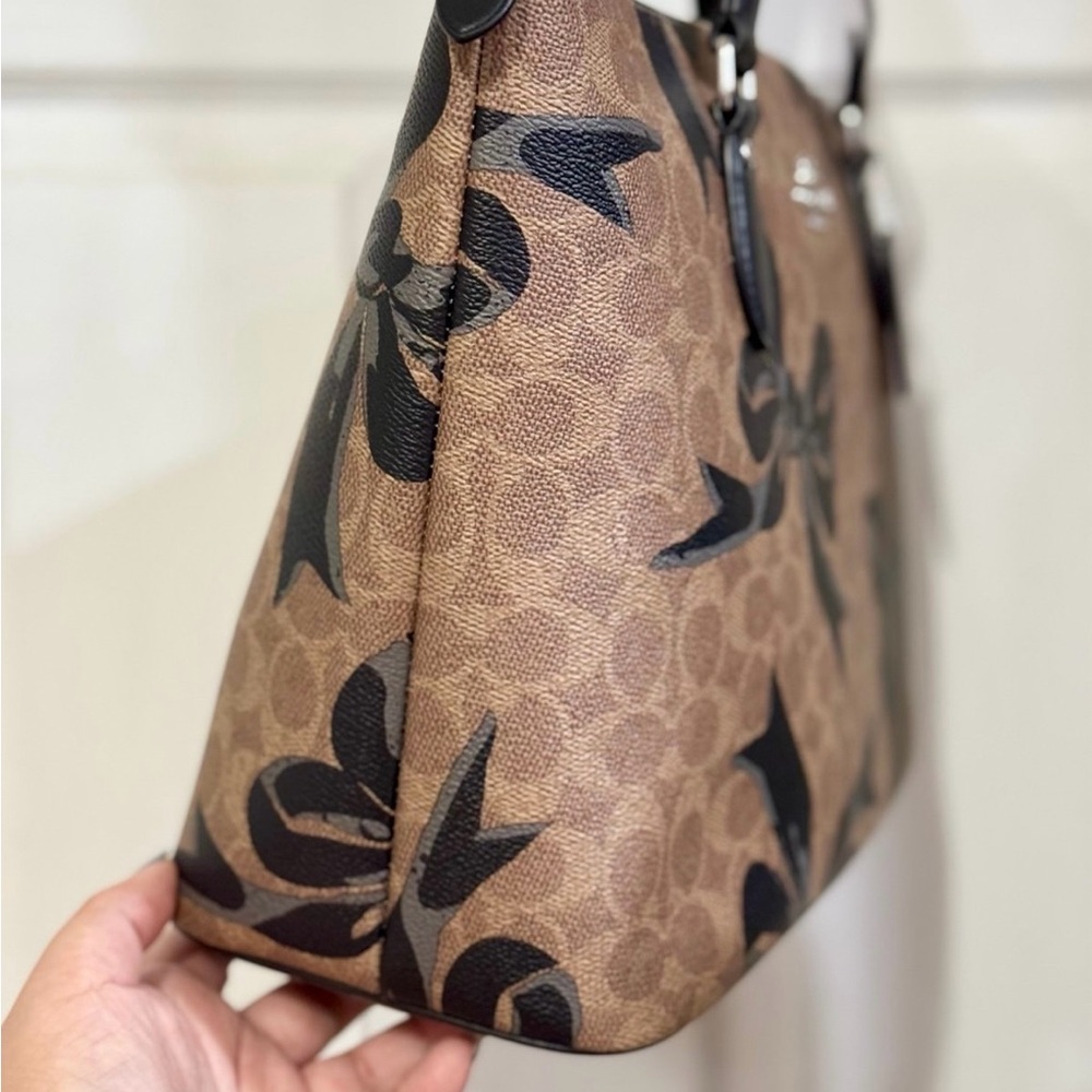 NWT Coach Gallery Tote Bag In Signature Canvas With Bow Print CZ174 - Picture 4 of 12